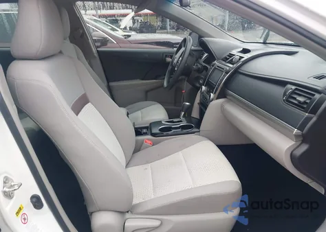 2013 Toyota Camry Le z USA, uszkodzony, nr VIN 4T4BF1FK6DR323958